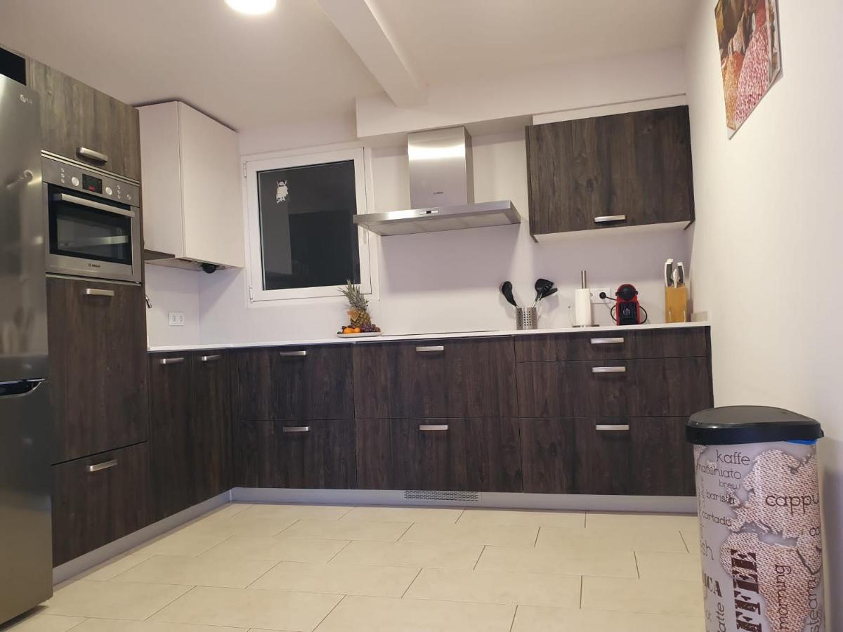 Apartment Market Square Кардона Экстерьер фото